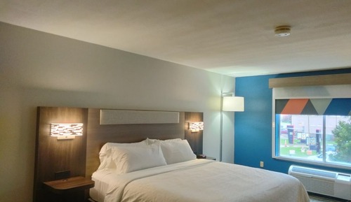 Standardzimmer, 1 King-Bett, barrierearme Badewanne (Communications)