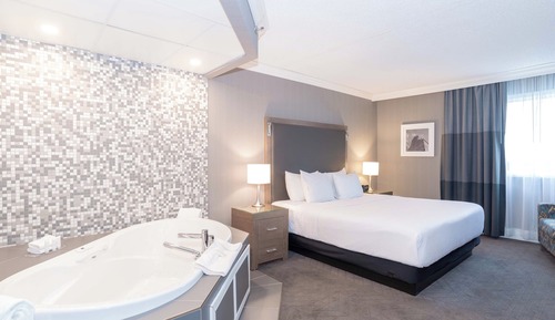 Suite, 1 King-Bett und Schlafsofa (Jacuzzi)