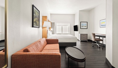Premium-Zimmer, 1 King-Bett, rollstuhlgeeignete Dusche (Communications Accessible)