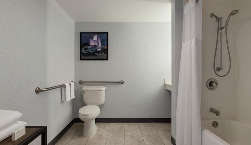 King-Bett, rollstuhlgerecht