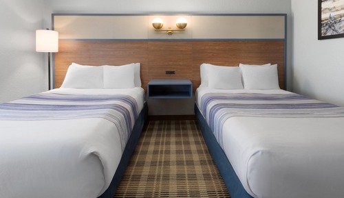 Zimmer, 2 Doppelbetten, barrierefrei, Nichtraucher (Roll-In Shower)
