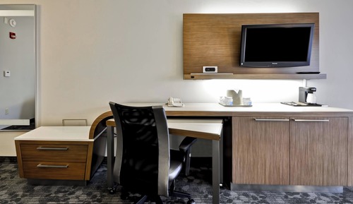 Zimmer, 1 King-Bett und Schlafsofa, Nichtraucher (Hearing Accessible)