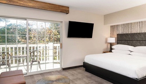 Deluxe-Zimmer, 1 King-Bett, Blick auf den Innenhof