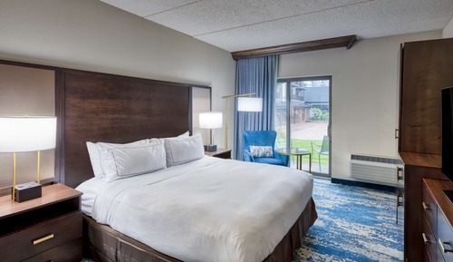 Zimmer, 1 King-Bett, barrierefrei (Mobility & Hearing, Roll-in Shower)