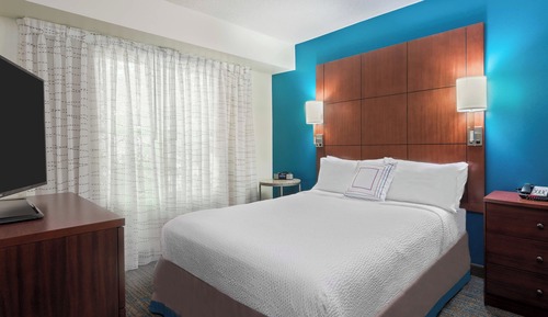 Suite, 2 Schlafzimmer (Mobility/Hearing Access, Roll-In Shwr)