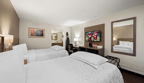 Premium-Zimmer, 2 Doppelbetten (Upgraded Bedding & Snack, Smoke Free)