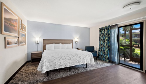 Suite, 1 King-Bett und Schlafsofa, Küche, Poolseite (Smoke Free)