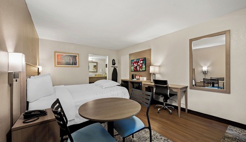 Premium-Zimmer, 1 King-Bett (Upgraded Bedding & Snack, Smoke Free)