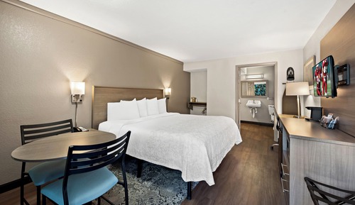 Standardzimmer, 1 King-Bett, barrierefrei (Roll-In Shower, Smoke Free)