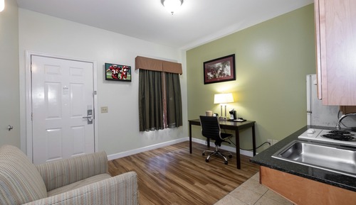 Standard-Suite, 1 Queen-Bett, barrierefrei, Nichtraucher (Roll-In Shower)