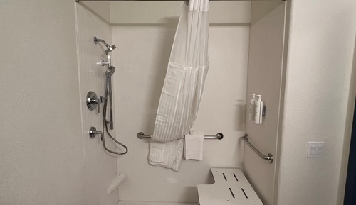 Zimmer, 1 King-Bett, barrierefrei (Mobility & Hearing, Roll-in Shower)