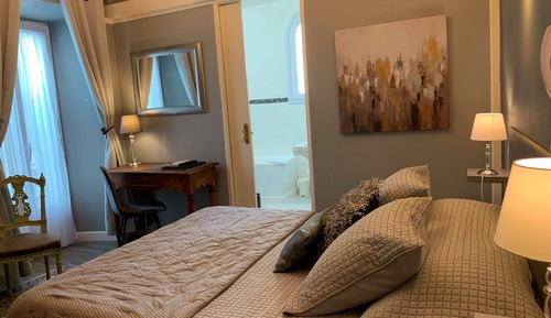 Superior-Doppel- oder -Zweibettzimmer