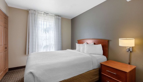 Efficiency Suite 2 Queens Non Smoking 2 person Sofabed