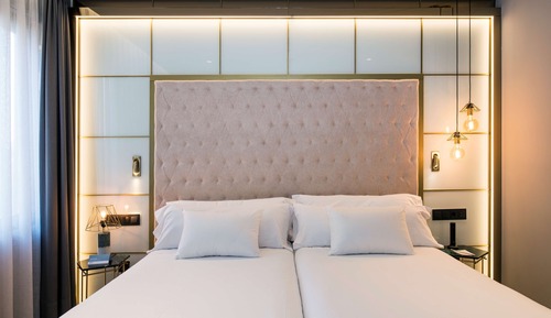 Superior-Zimmer (with extra bed)