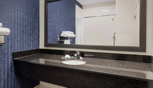 Zimmer, 1 Queen-Bett (Mobility Accessible, Roll-In Shower)