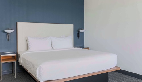 Zimmer, 1 King-Bett und Schlafsofa (Hearing Accessible)