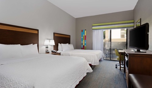 2 Queen Beds Study with Patio