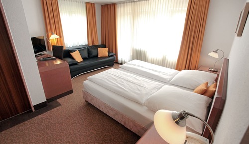 Comfort-Dreibettzimmer, 1 Doppelbett und Schlafsofa