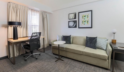 Suite, 1 Schlafzimmer (Mobility/Hearing Access, Roll-In Shwr)