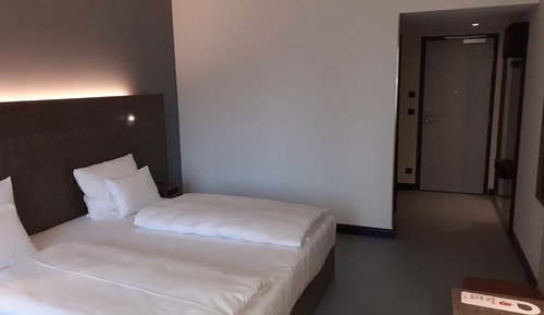 Standard-Doppel- oder -Zweibettzimmer
