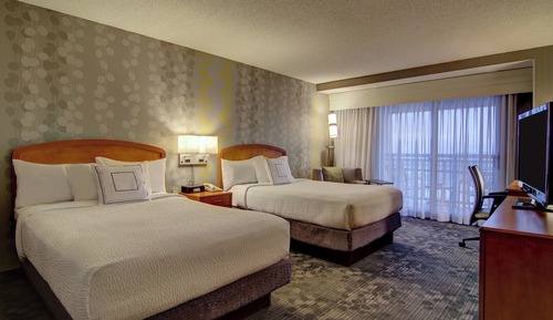 Zimmer, 2 Doppelbetten, Balkon, Stadtblick (Balcony)