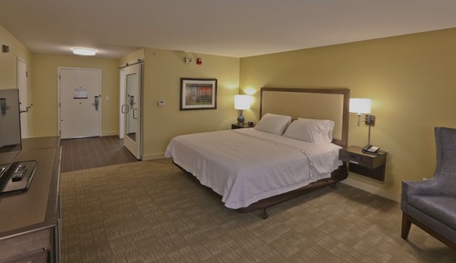 Zimmer, 1 King-Bett, barrierefrei, Badewanne (Mobility & Hearing)