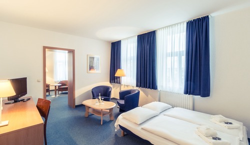 Familienzimmer, Nebenhaus