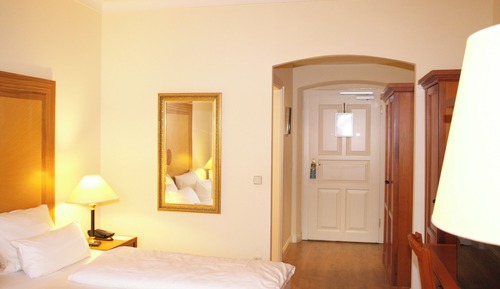 Standard-Doppel- oder -Zweibettzimmer