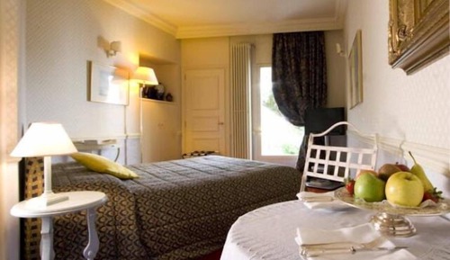 Standard-Doppel- oder -Zweibettzimmer