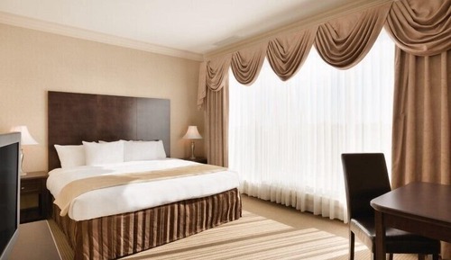 Zimmer, 1 King-Bett und Schlafsofa, Nichtraucher (Crown Two Room Suite)