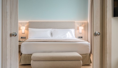 Junior-Suite (2 Adults + 1 Child)