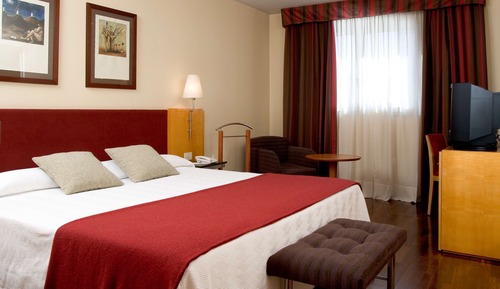 Familienzimmer (Adjoining Room, 3AD+1CH)
