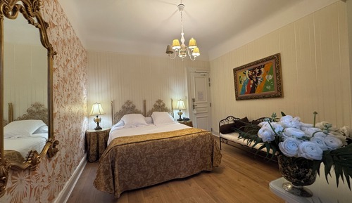 Superior-Doppel- oder -Zweibettzimmer