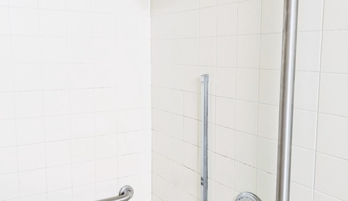 Zimmer, 1 King-Bett, barrierefrei, Nichtraucher (Roll-In Shower)