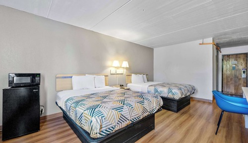 Deluxe-Zimmer, 2 Queen-Betten, Nichtraucher, Kühlschrank und Mikrowelle