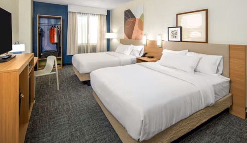 Zimmer, 2 Queen-Betten, Balkon