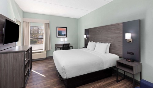 Zimmer, 1 King-Bett, barrierefrei, Nichtraucher (Mobility, Roll-In Shower)