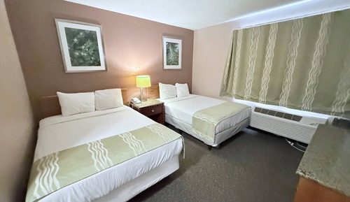 Zimmer, 2 Doppelbetten