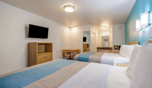 Deluxe-Zimmer, 2 Queen-Betten, Nichtraucher, Kühlschrank und Mikrowelle