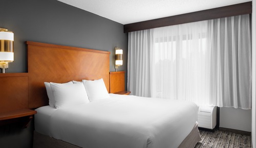 Zimmer, 1 King-Bett und Schlafsofa, barrierefrei, Badewanne