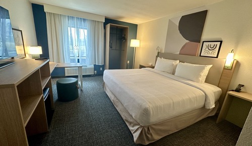 Zimmer, 1 King-Bett, barrierefrei (Mobility & Hearing, Roll-in Shower)