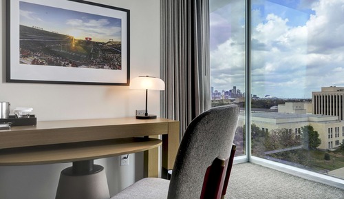 Zimmer, 1 King-Bett und Schlafsofa, Eckzimmer (University View)