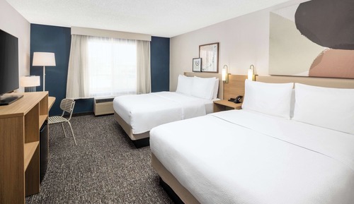 Zimmer, 2 Queen-Betten, barrierefrei (Hearing)