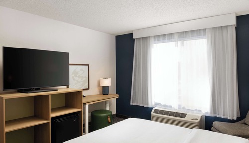 Zimmer, 1 King-Bett, barrierefrei (Mobility & Roll-In Shower)