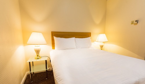 Doppelzimmer, ohne Fenster