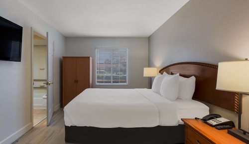 Suite, 1 King-Bett und Schlafsofa, barrierefrei, Kochnische (with Sofabed)