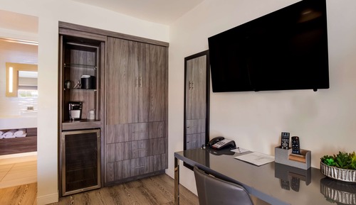 Suite, 1 King-Bett, Nichtraucher, Kühlschrank und Mikrowelle