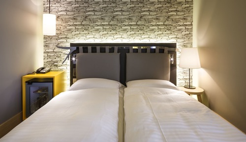Doppel- oder Zweibettzimmer