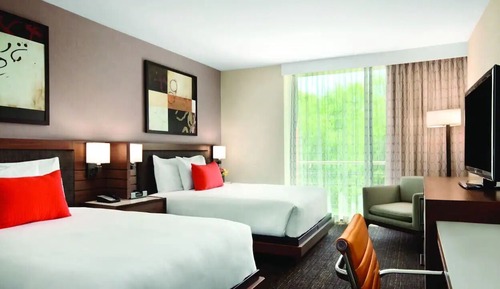 Zimmer, 2 Queen-Betten, barrierefrei, Badewanne