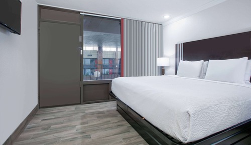 Suite, Mehrere Betten, Nichtraucher, Poolblick (Interior)